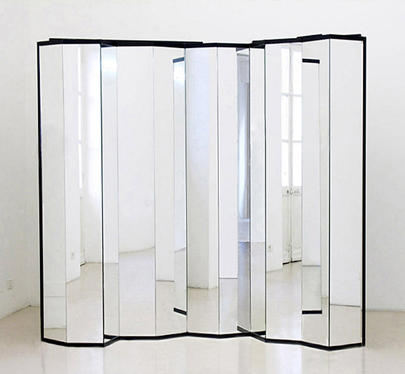  The mirror house (about multiple truths and the real reality of real-time images)
